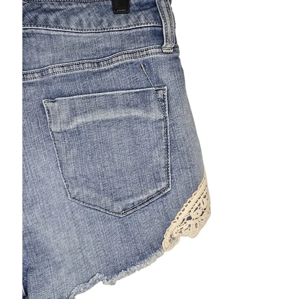Mossimo Womens High Rise Denim Shorts Medium Wash Crochet Lace Trim Boho Size 2
